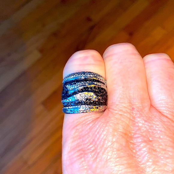 Silver tone with black crystal stones - Picture 3 of 9